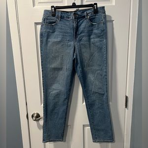 Gloria Vanderbilt size 10 crop jeans.